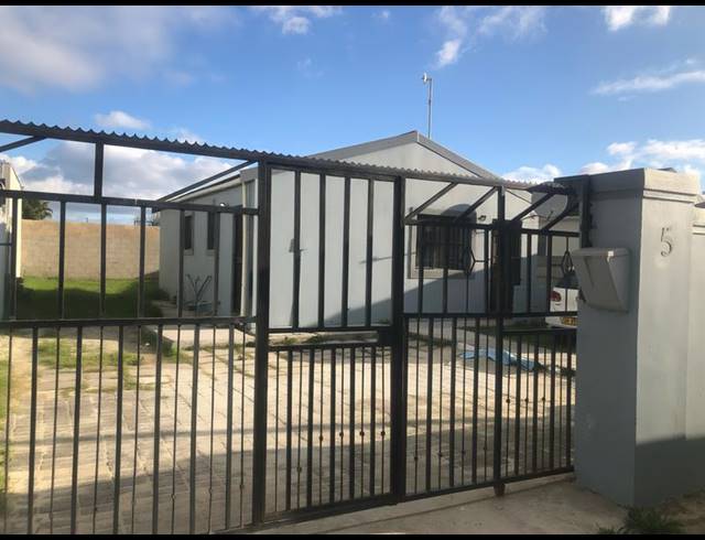 2 BEDROOM HOUSE FOR SALE IN IKWEZI PARK